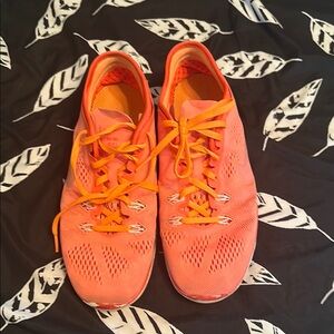 Nike Orange Athletic Shoes Lightweight Breathable Design